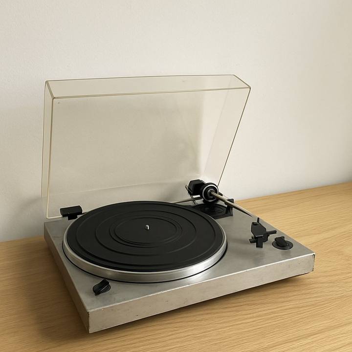 Amber Belt-Drive Turntable